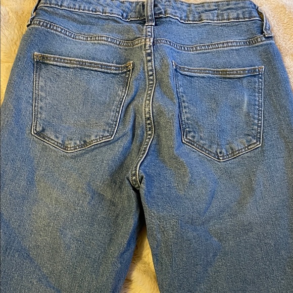 Universal Thread Women’s Straight Blue Jeans - Picture 4 of 5
